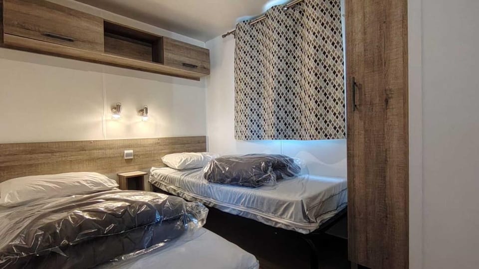 Property building, Living room, Bedroom