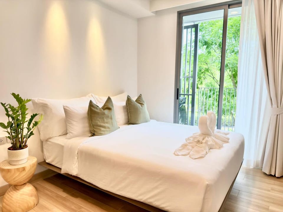 Bed, Bedroom, towels
