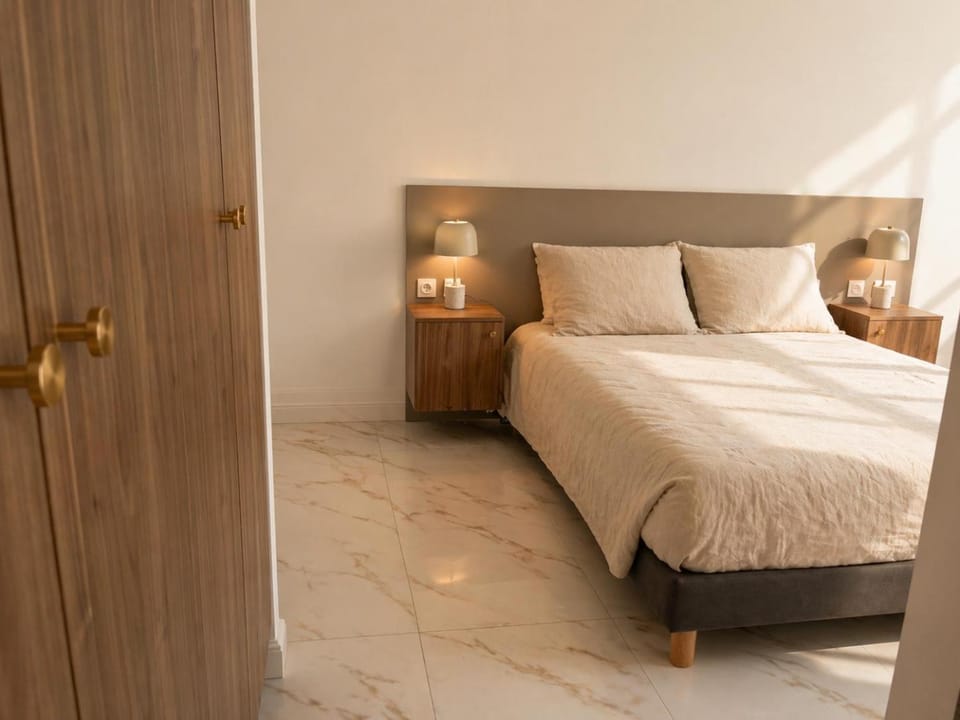 Bed, Photo of the whole room, Bedroom, wardrobe