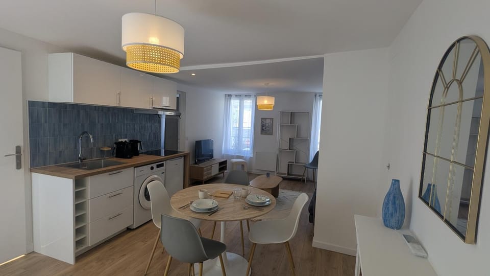 Coffee/tea facilities, stove, kitchen
