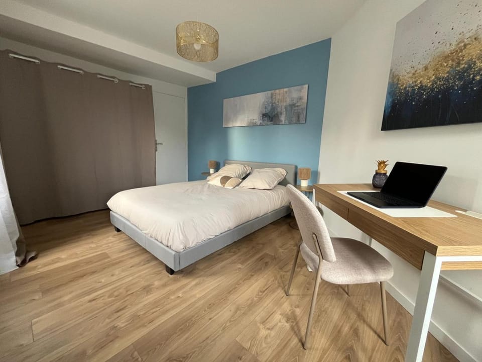 Seating area, Bedroom