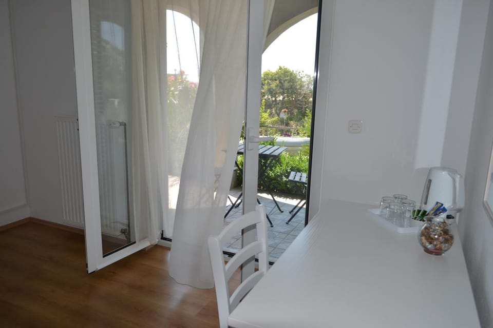 View (from property/room), Balcony/Terrace, Dining area