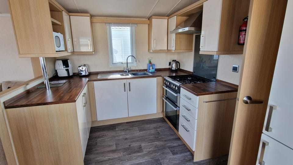 Oystercatcher Hide, Chruch Farm House in Bognor Regis