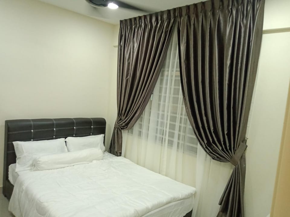 HOMESTAY - 2 ROOMS with CONDO Facility - Mount Austin JB Apartment in Johor Bahru
