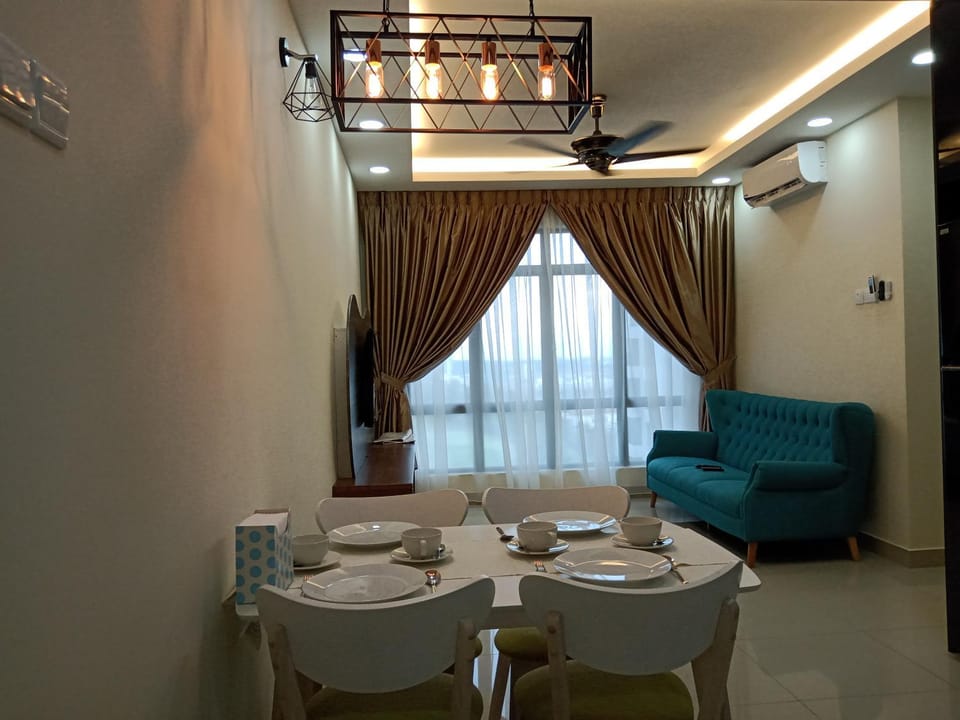 HOMESTAY - 2 ROOMS with CONDO Facility - Mount Austin JB Apartment in Johor Bahru