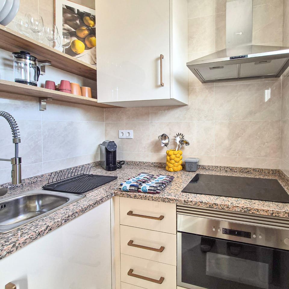 Coffee/tea facilities, Kitchen or kitchenette, microwave, toaster