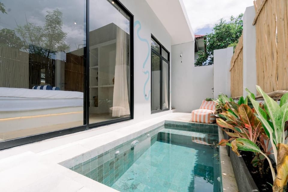 Tropical Escape in Canggu 2BR Private Pool & Bath Villa in North Kuta