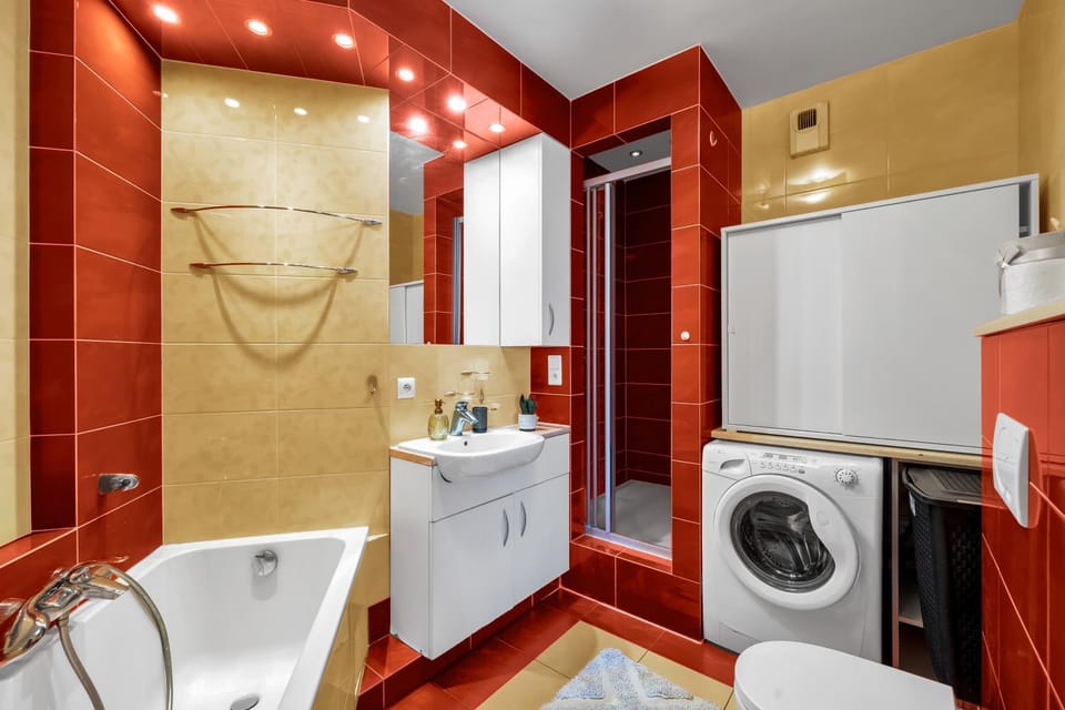Shower, Bathroom, washing machine