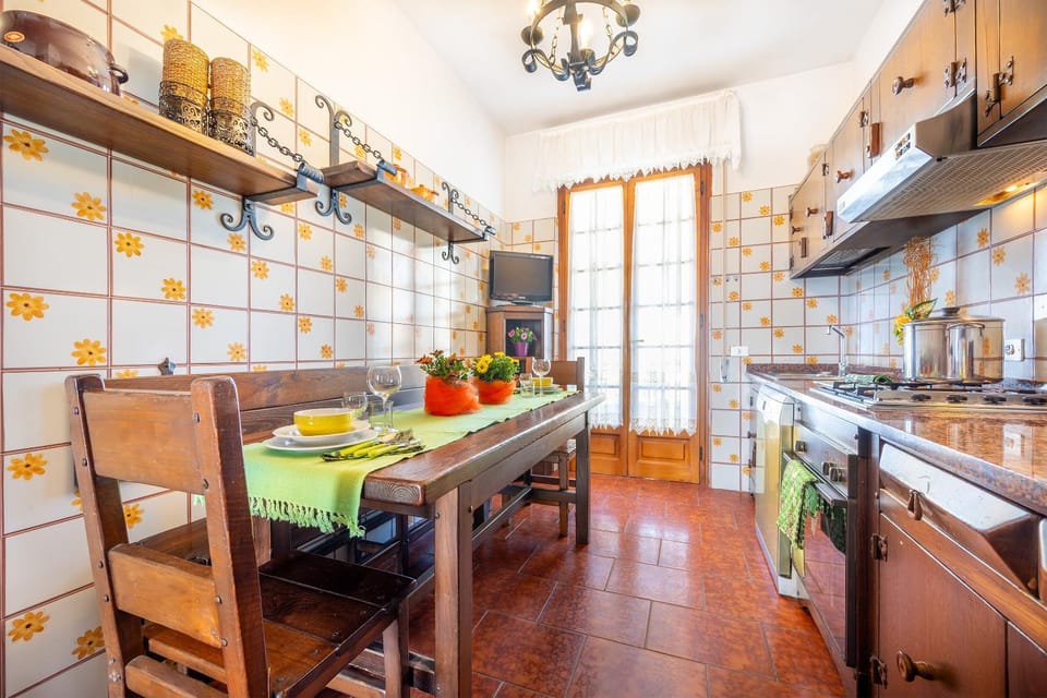Kitchen or kitchenette, Dining area, Food, dishwasher, oven, stove