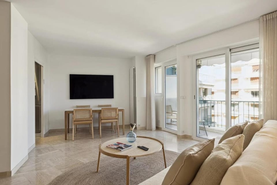 REF 2062- Cannes Croisette- Center Apartment in Cannes