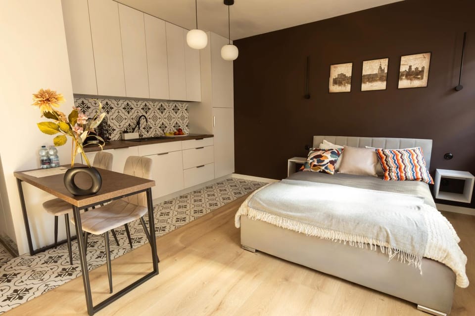Bed, Kitchen or kitchenette, Bedroom
