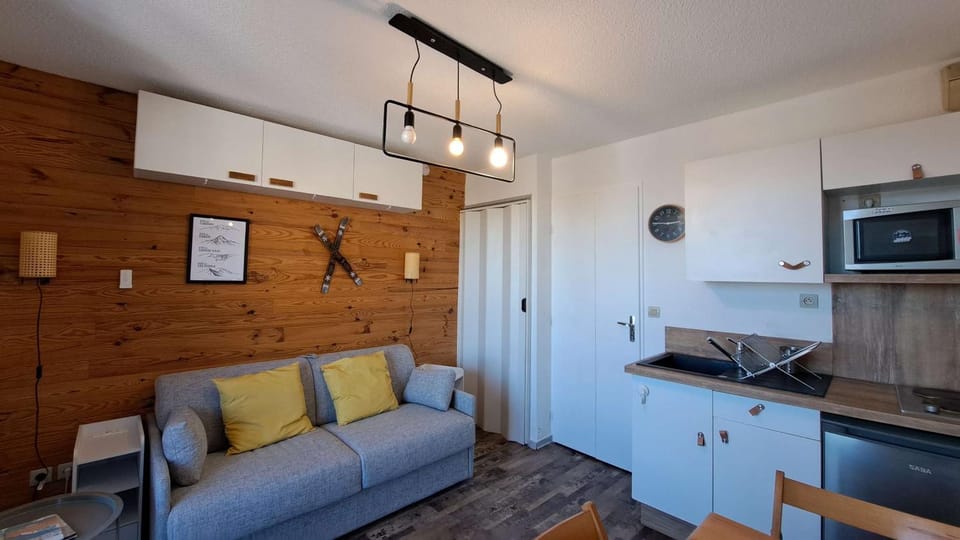 Kitchen or kitchenette, Living room