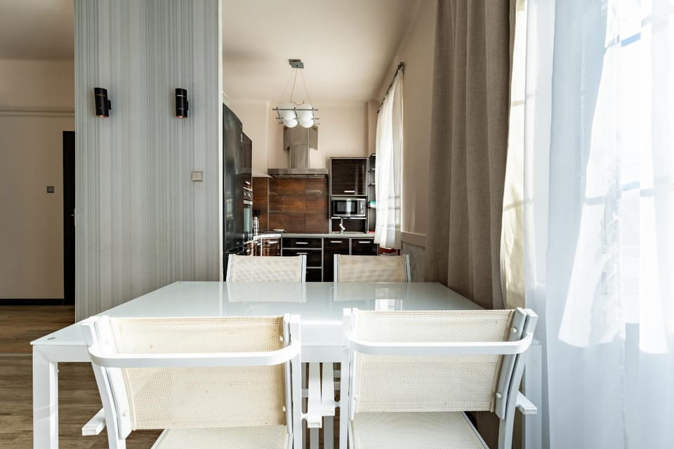 Kitchen or kitchenette, Living room, Dining area