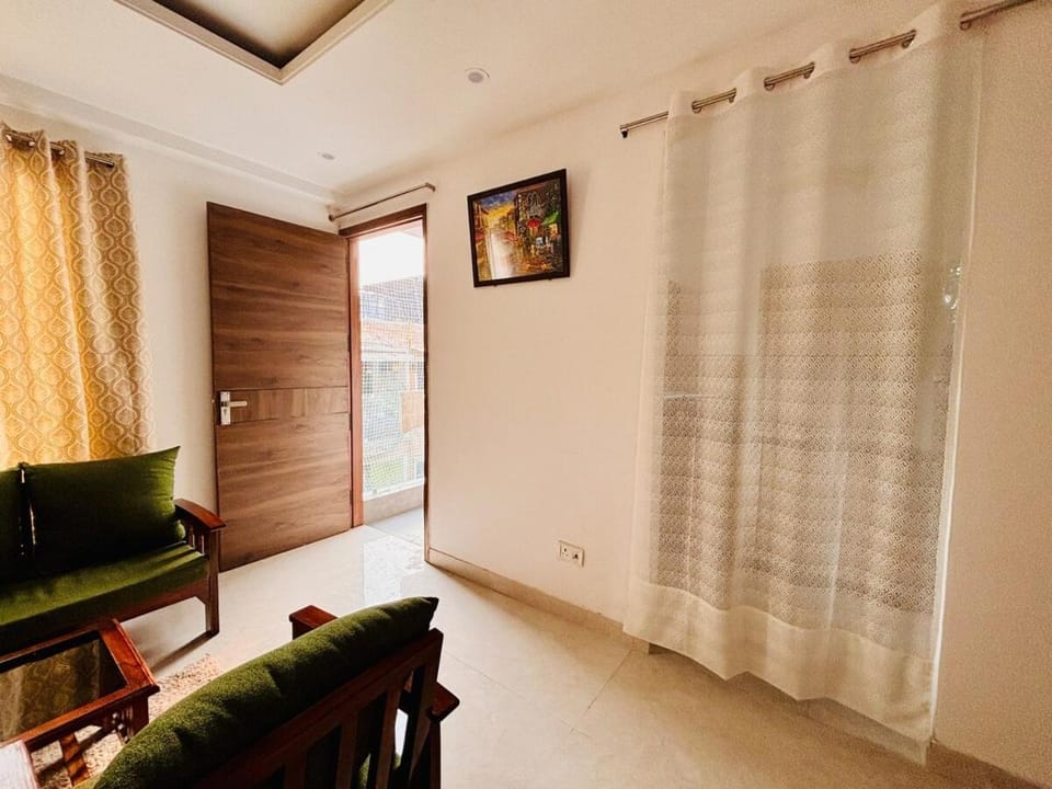 Peaceful Urban Loft in South Delhi Apartment in New Delhi