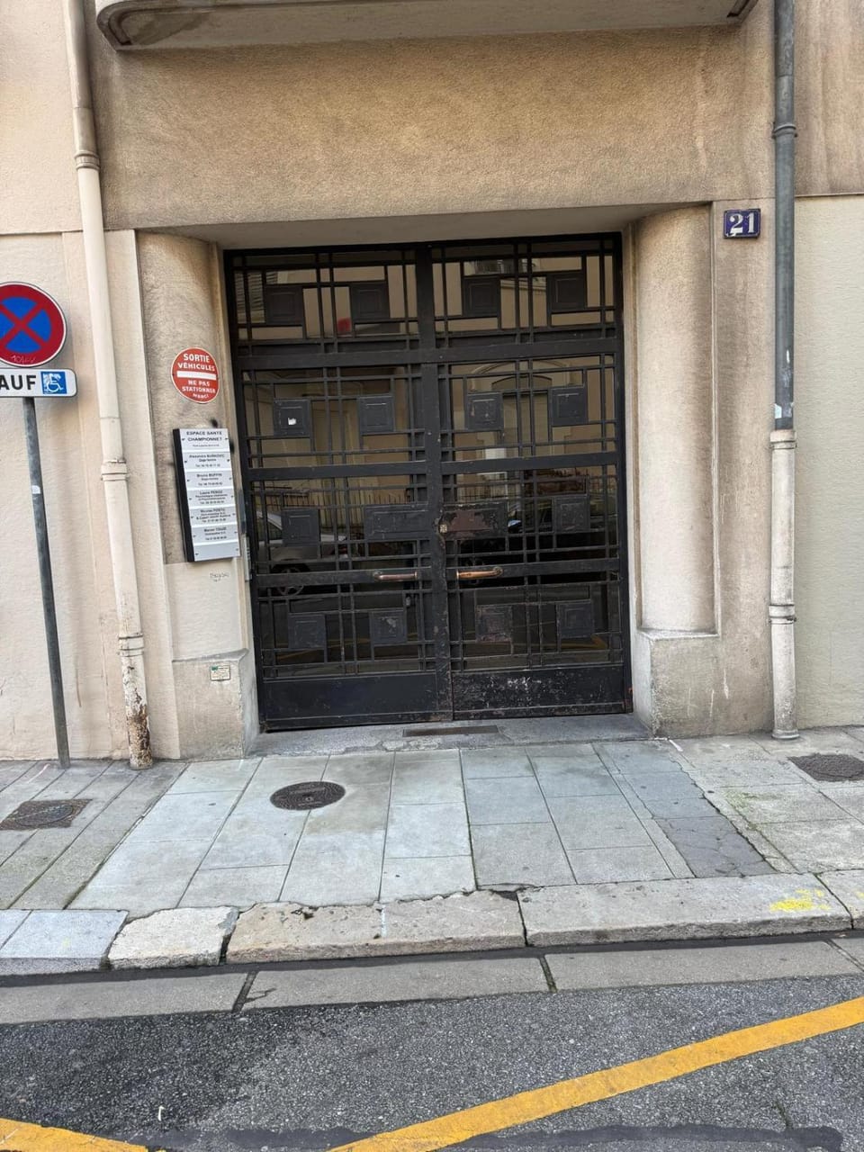 Property building, Facade/entrance