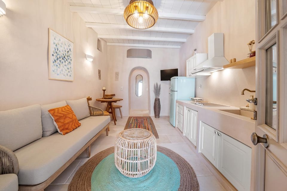 TV and multimedia, Kitchen or kitchenette, Living room, Dining area, kitchen