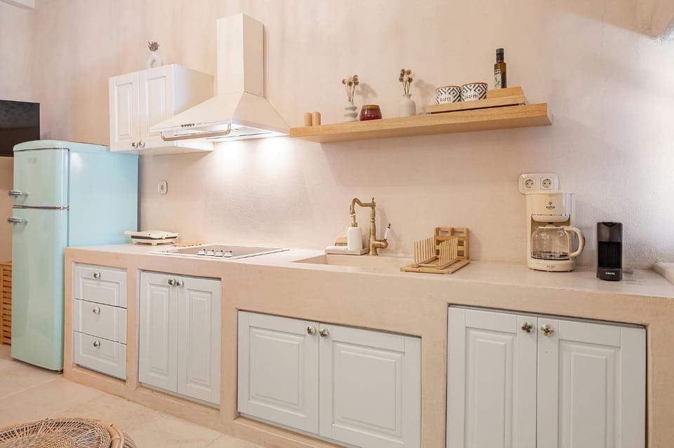 Kitchen or kitchenette, kitchen