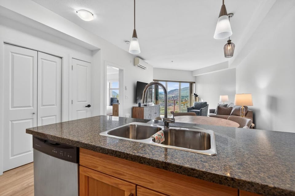 Spectacular View 1 Bdrm in Amenity Filled Resort #202 House in West Kelowna