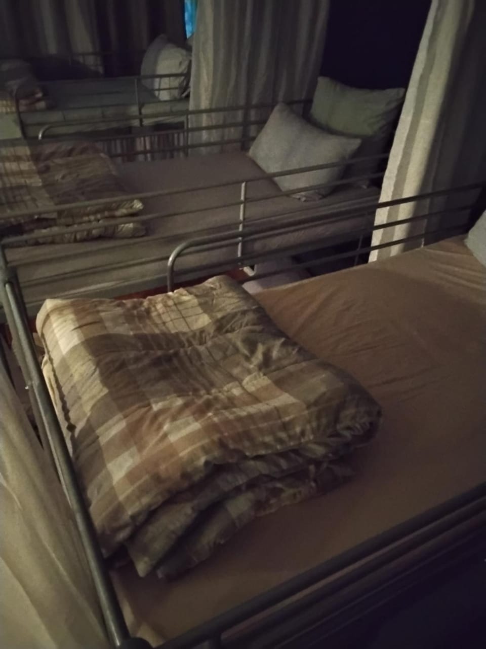 Le " Cerisier " Villa Male dorm shared room 8pm to 10am Vacation rental in Île-de-France