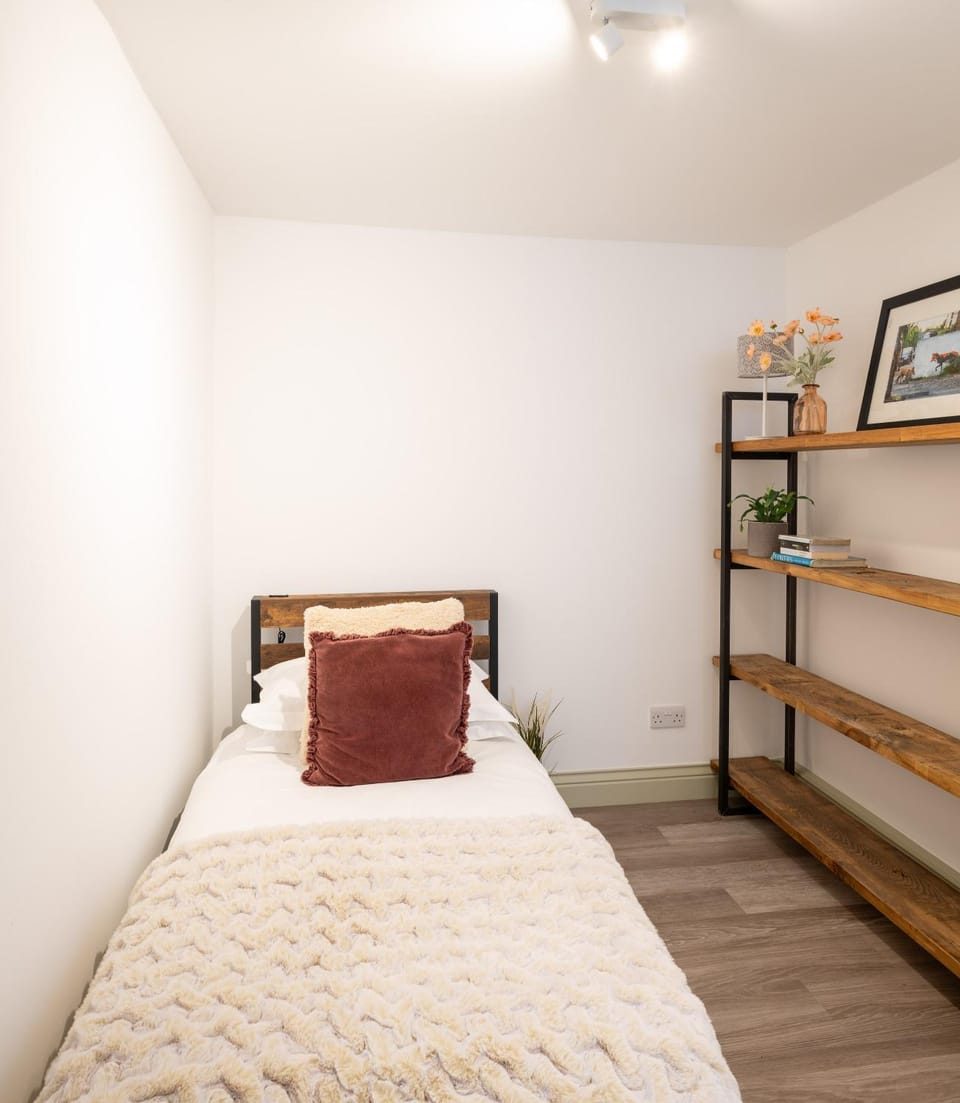 Large Garden Flat sleeps 6 Central Exmouth Apartment in Exmouth