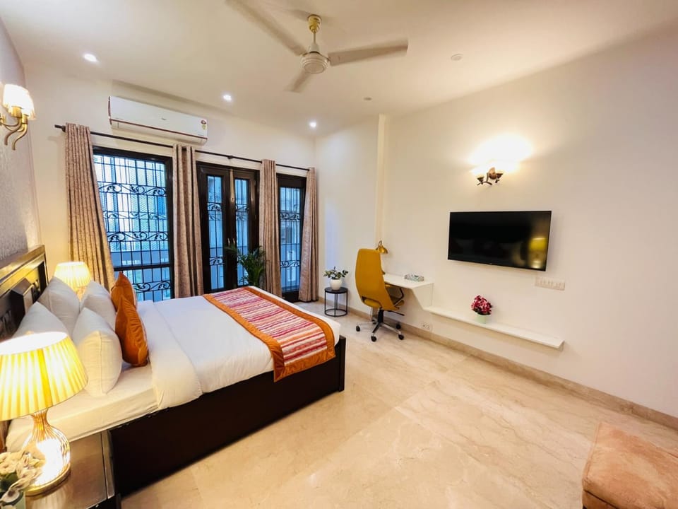 Bed, TV and multimedia, Photo of the whole room, Bedroom, air conditioner