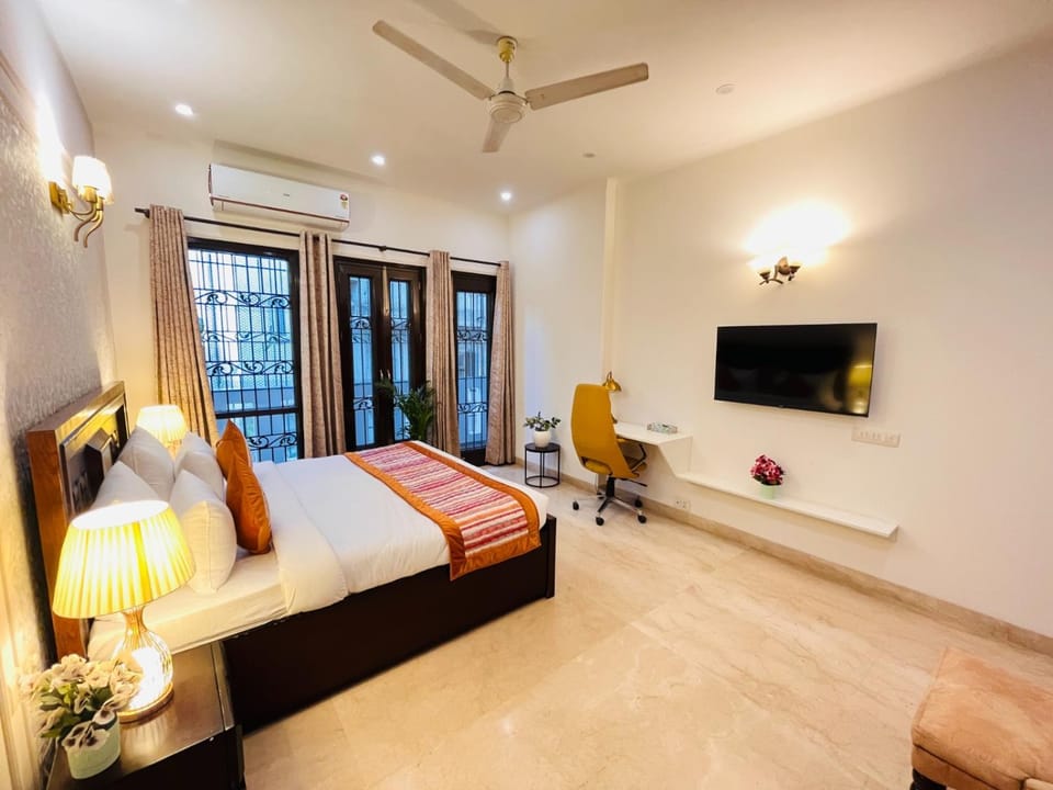 Bed, TV and multimedia, Photo of the whole room, Bedroom, air conditioner