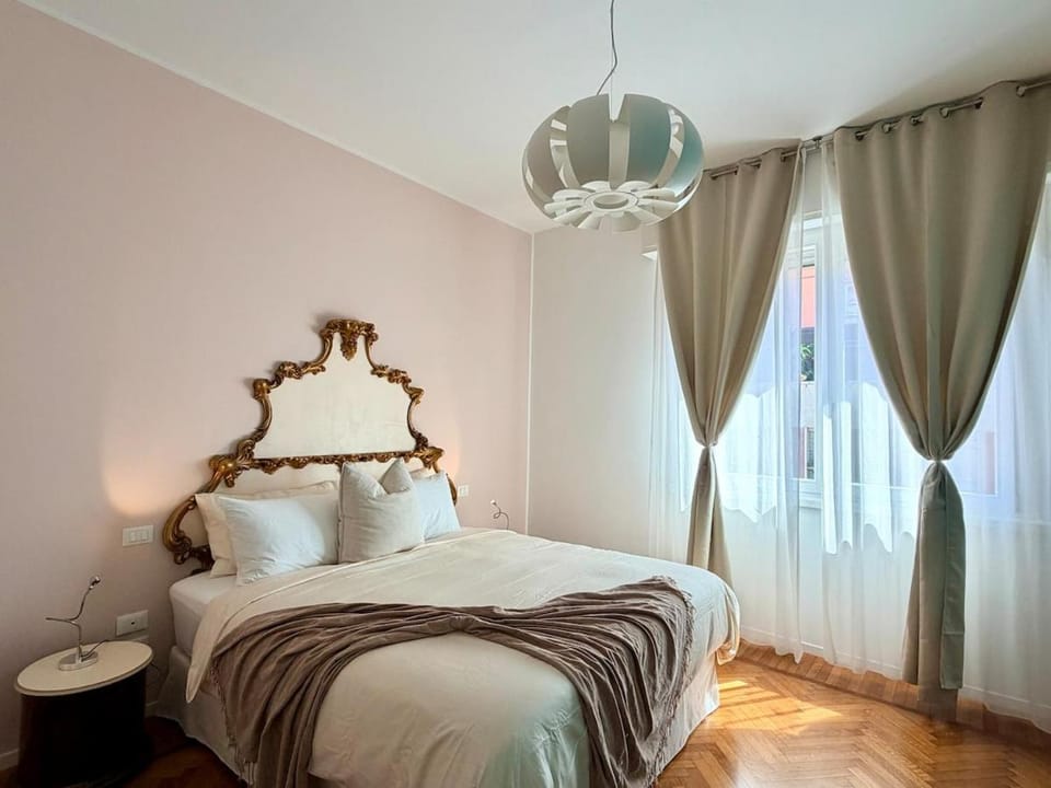 The Sanctuary of Light - Historic Center Apartment in Bologna