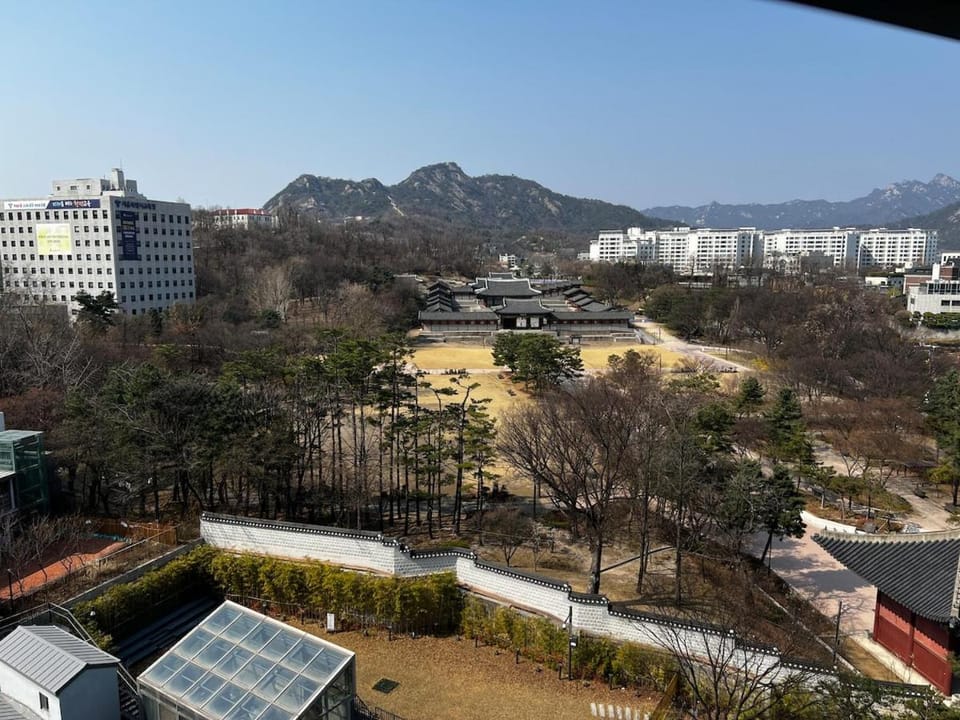 Stay Here Hanyang City Daehakro Seoul National University Hospital Changgyeong Palace Gyeongbok Palace Apartment in Seoul