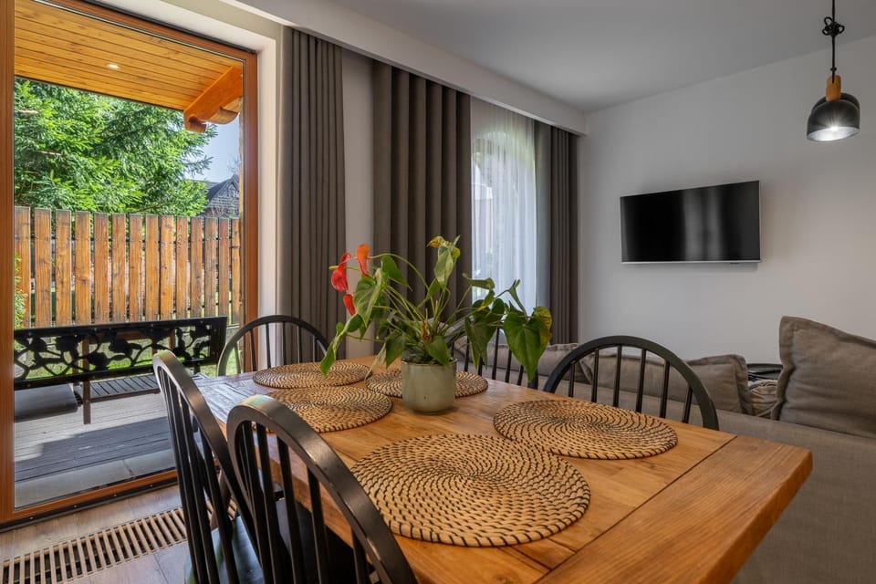 TV and multimedia, Balcony/Terrace, Living room, Seating area