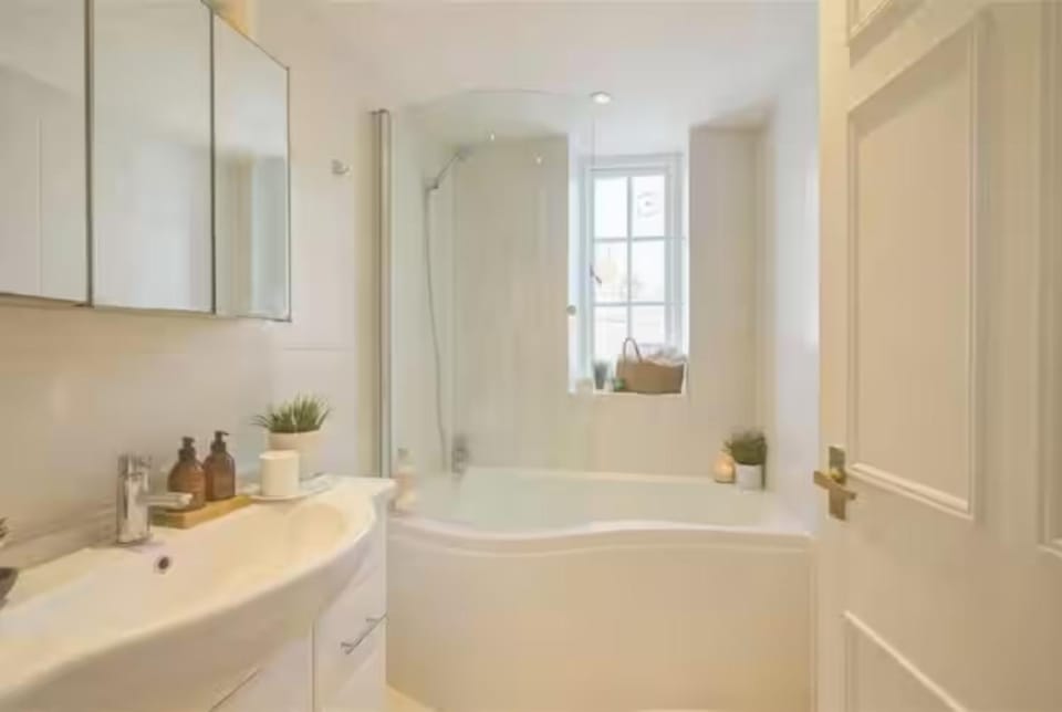 Bathroom, Bath