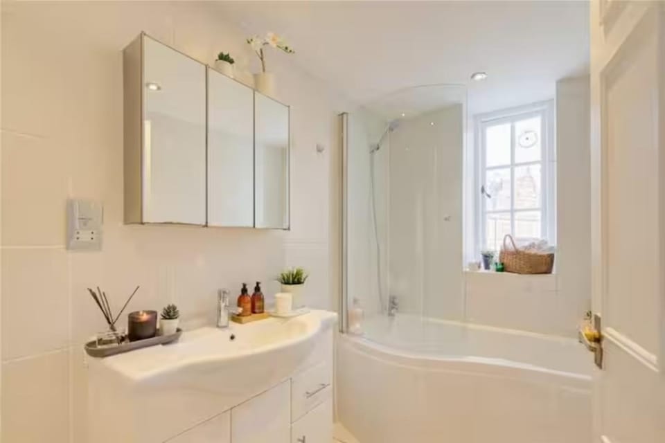 Bathroom, Bath