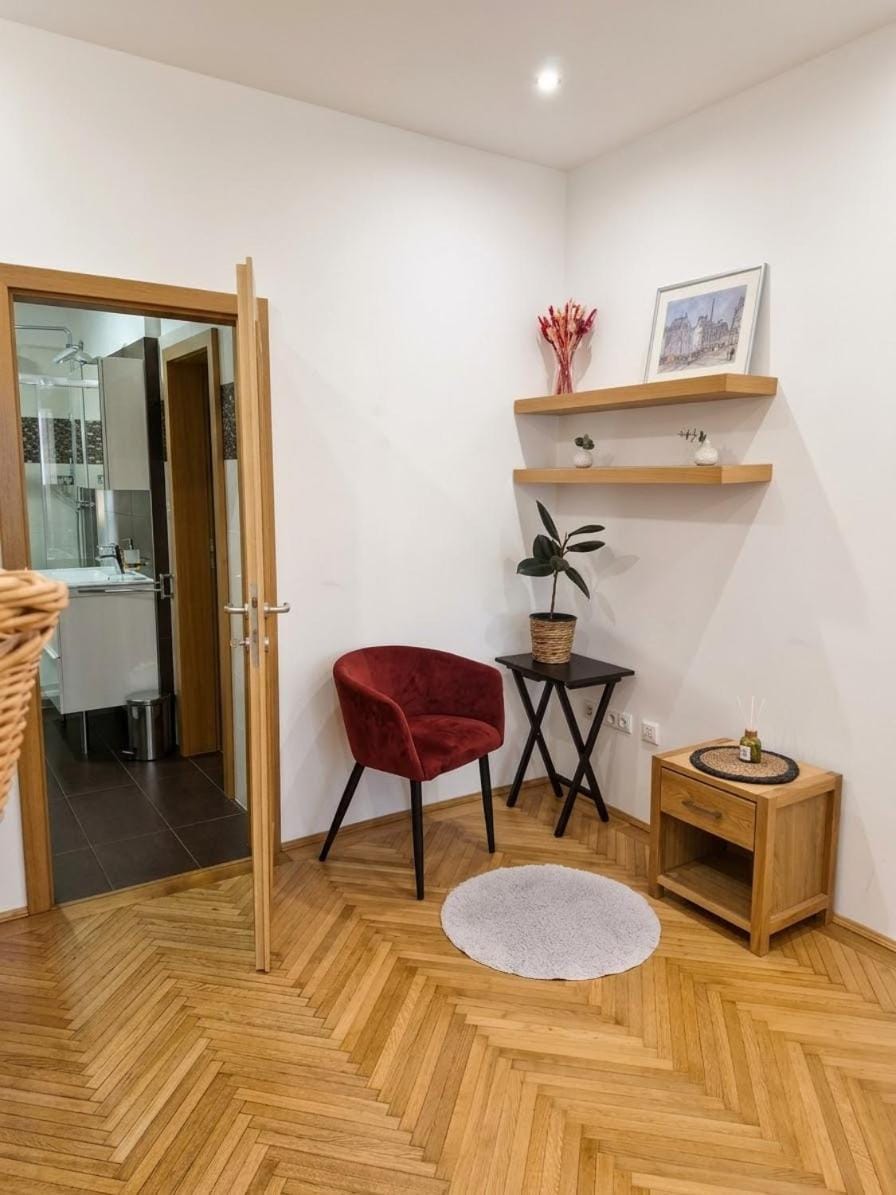 3-Bedroom Apartment, City center, Self-Check-in Apartment in Bratislava