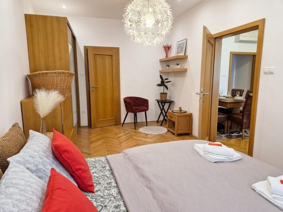 3-Bedroom Apartment, City center, Self-Check-in Apartment in Bratislava