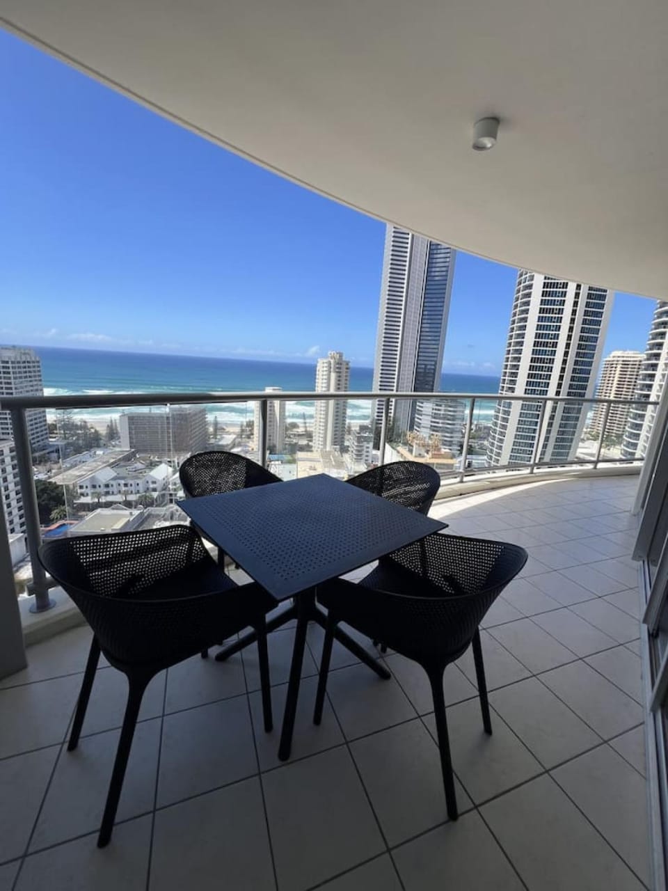 Beside Still Waters Luxury Escape Apartment in Surfers Paradise
