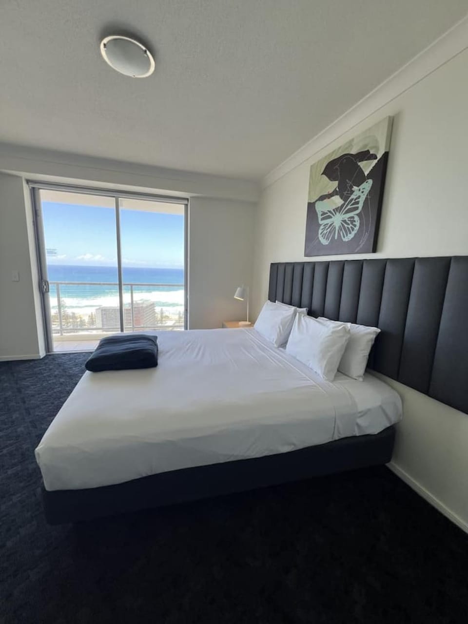 Beside Still Waters Luxury Escape Apartment in Surfers Paradise