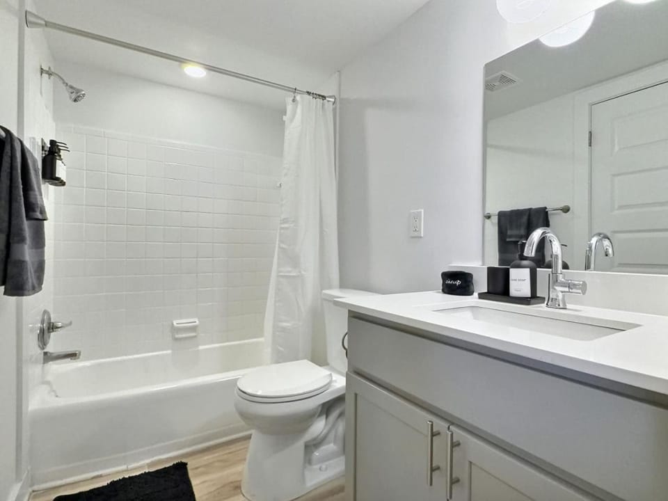 Quiet Escape, Free Parking, Near Downtown Hotspots Apartment in Birmingham