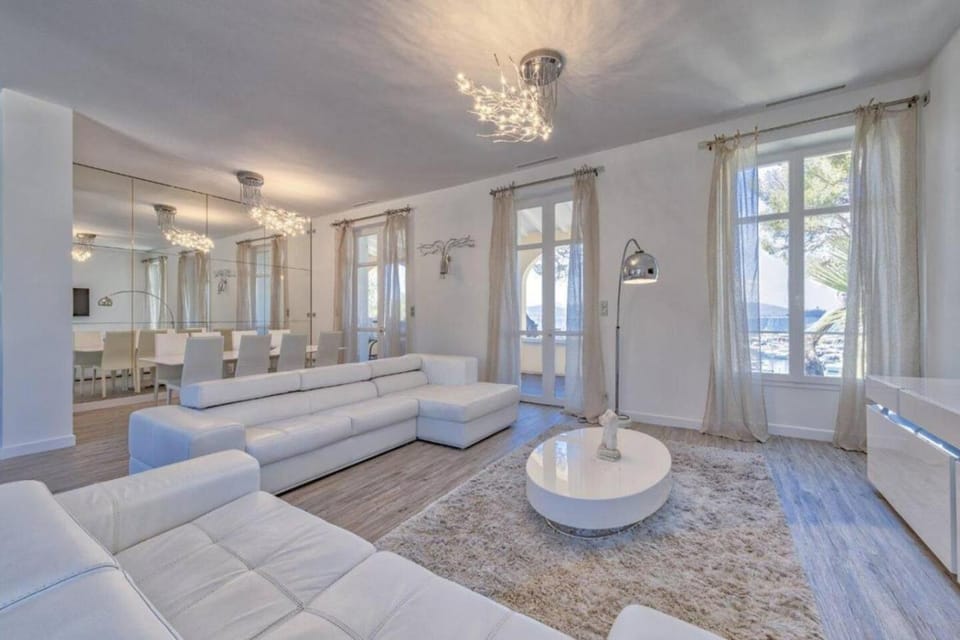 Villa les Romarins au port de Santa Lucia by Sea View Property Rental House in Saint-Raphael
