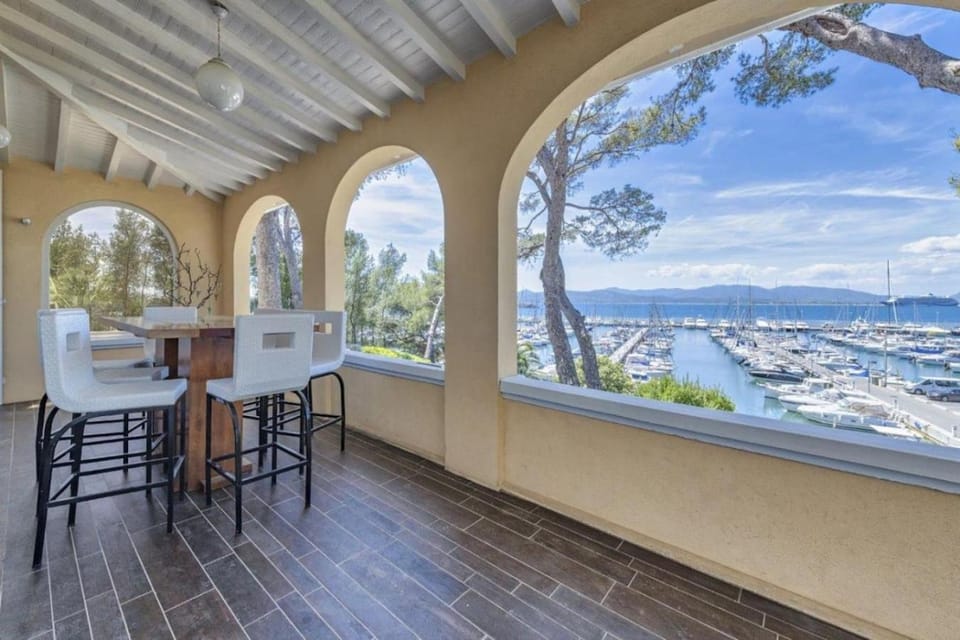 Villa les Romarins au port de Santa Lucia by Sea View Property Rental House in Saint-Raphael
