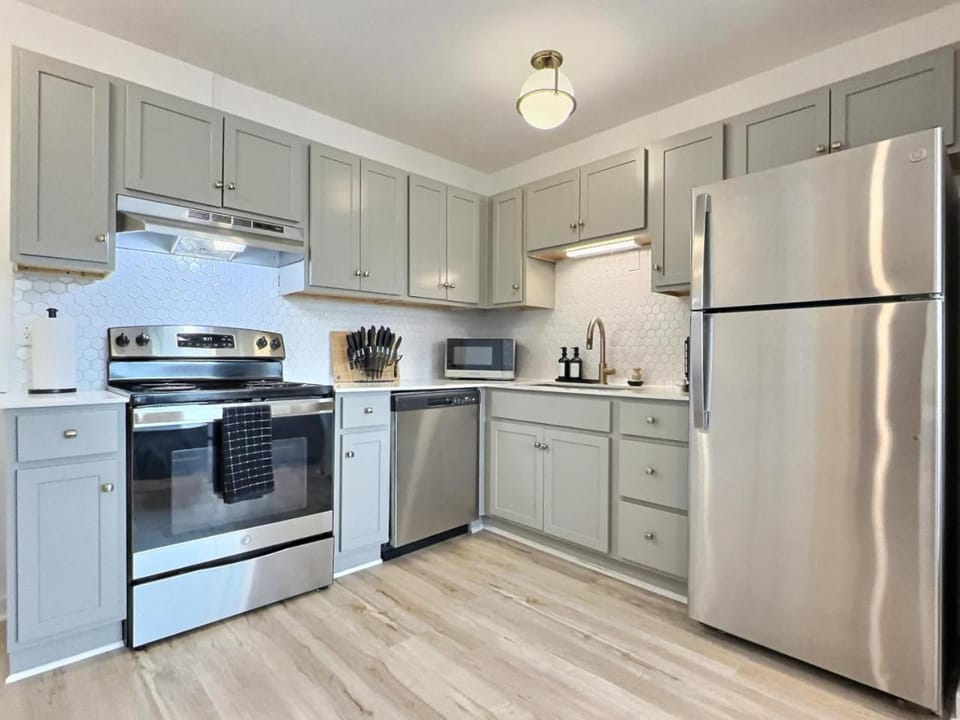 Nestled Stay, Free Parking, Near Downtown Hotspots Apartment in Birmingham