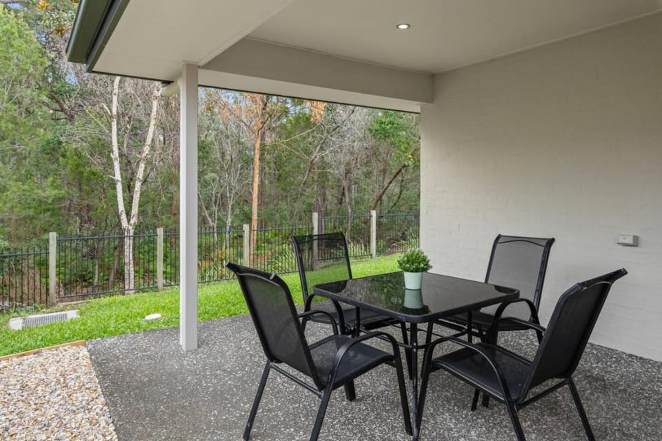 Family Friendly 3 Bedroom Home Near Theme Parks and Shops House in Hope Island