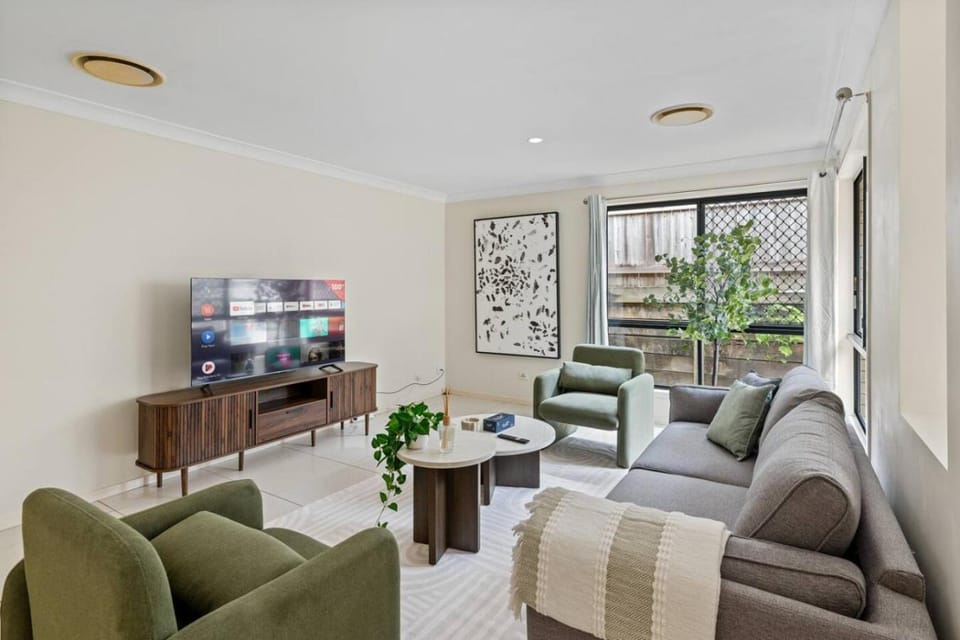Affordable 4 Bedroom 2 Bathroom Family Home with Central Air Conditioning House in Brisbane