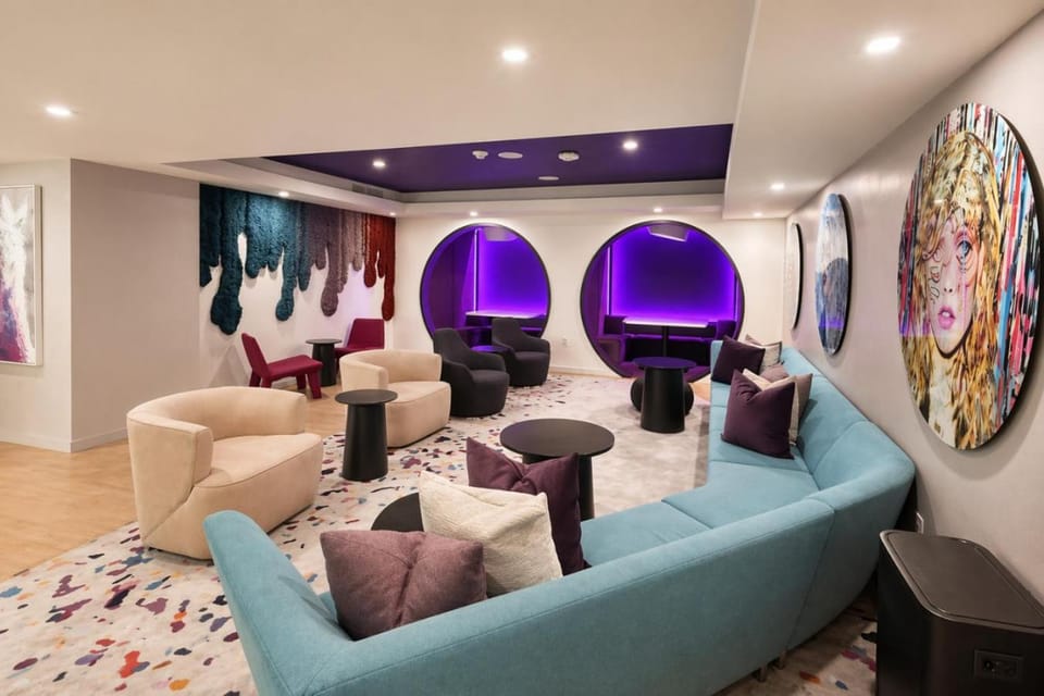 Communal lounge/ TV room