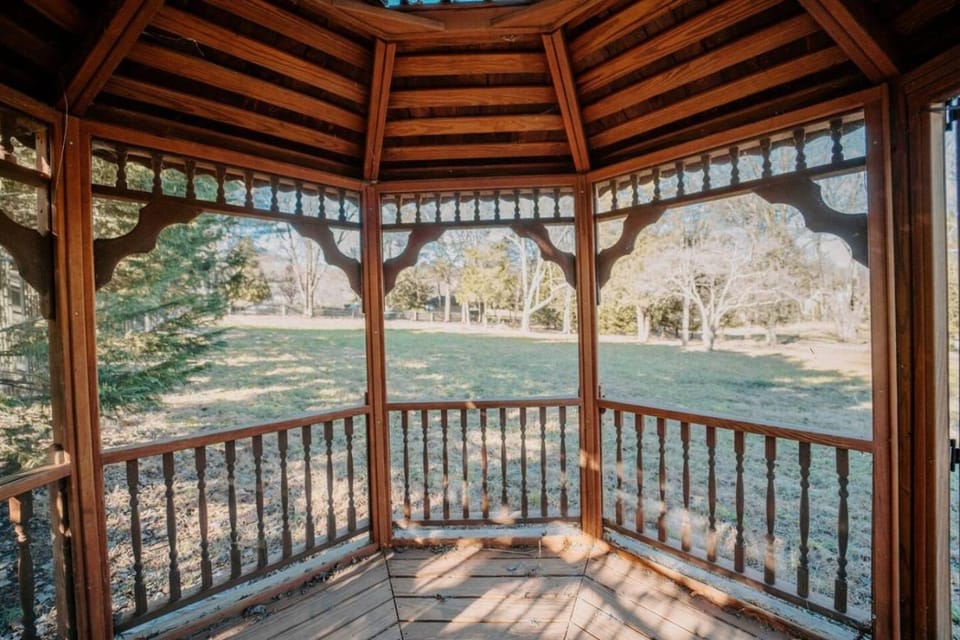 Pet Friendly 5BR Great Falls Home Near Great Falls Park Dulles and Tysons House in Dranesville
