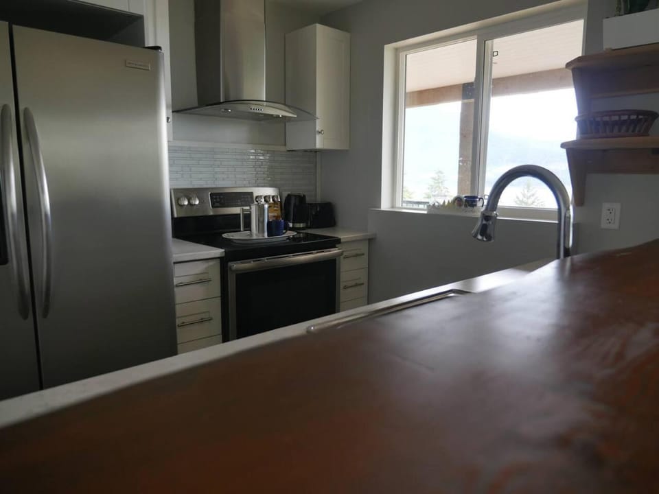 Howe Sound View Apartment in Bowen Island