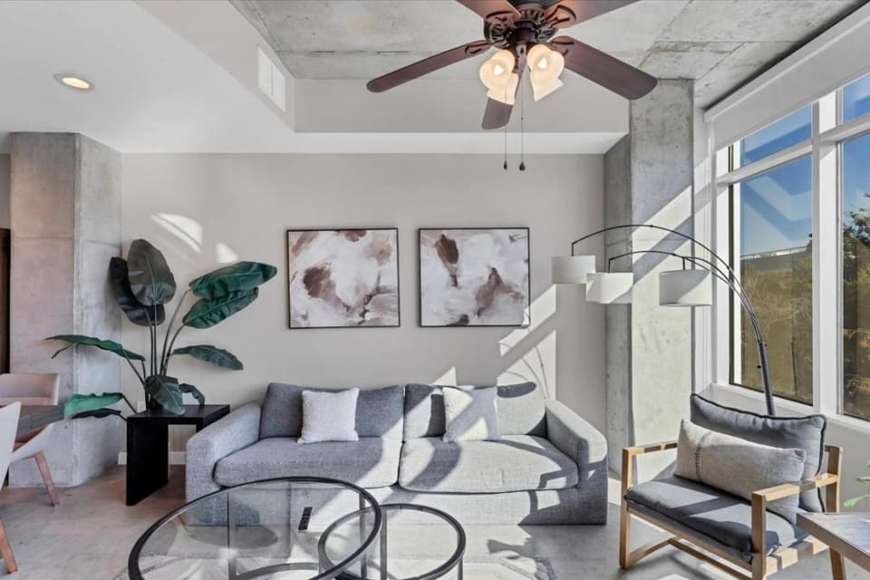 Contemporary 2 bdrm 2 bath Downtown Orlando Apartment in Orlando