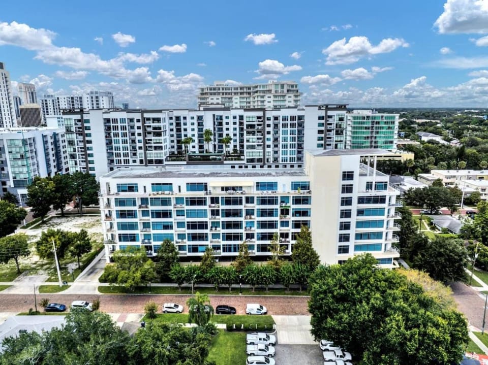 Contemporary 2 bdrm 2 bath Downtown Orlando Apartment in Orlando