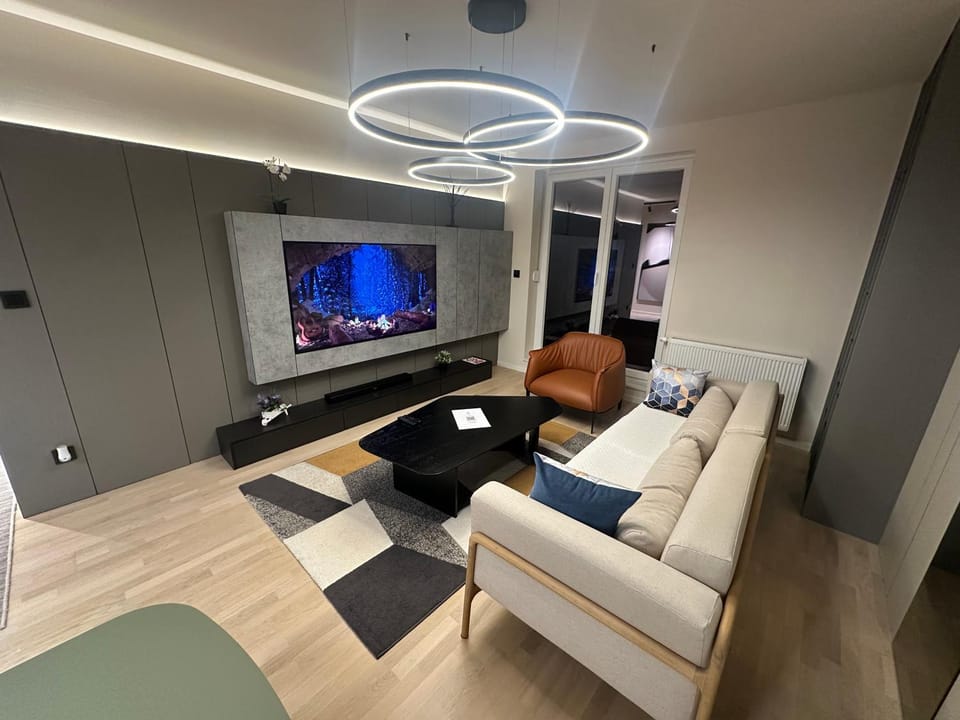 Communal lounge/ TV room, TV and multimedia, Living room