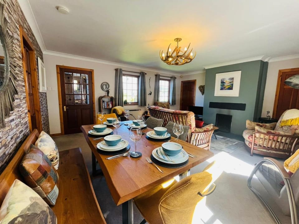 Living room, Dining area
