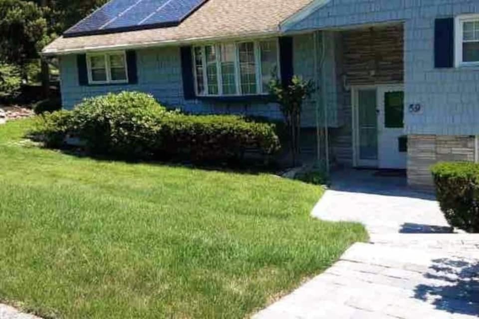 Spacious 5BR West Orange Home with Great WiFi Near Turtle Back Zoo and NYC Access House in West Orange