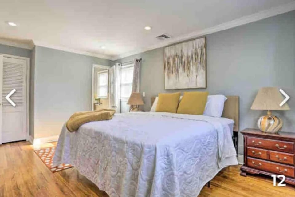 Spacious 5BR West Orange Home with Great WiFi Near Turtle Back Zoo and NYC Access House in West Orange